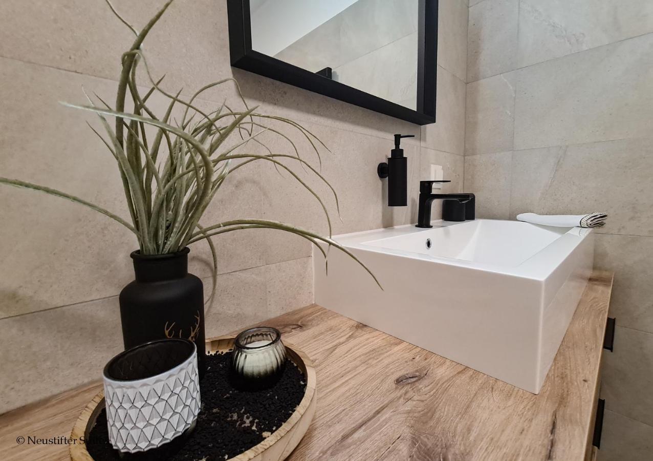 St Antoni Suite2 Stilvolle Ferienwohnung Mit Parkplatz In 艾森斯塔特 外观 照片